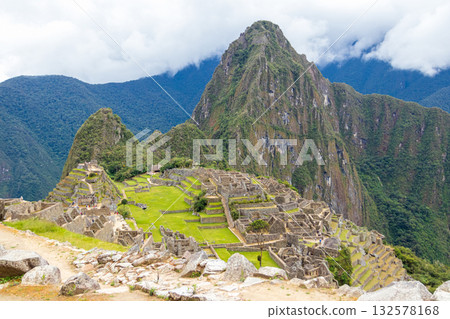 Archaeological remains of Machu Picchu located in the mountains of Cusco. 132578168