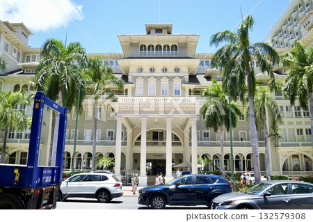 The streets of Waikiki 132579308