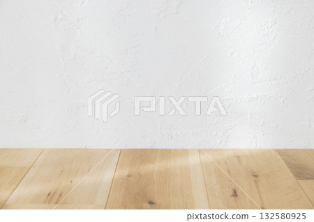 White walls and wooden floors 132580925