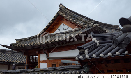 Traditional Korean hanok roof architecture in Bukchon Hanok Village Seoul 132581716