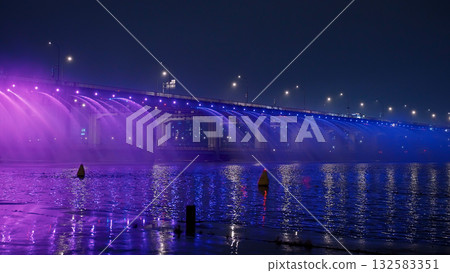 Banpo bridge rainbow fountain spraying water at night Banpo bridge rainbow fountain spraying water at night 132583351