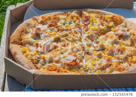 Pizza in a box. Food delivery. Pizza with chicken, bacon, corn. Pizza in a box. Food delivery. Pizza with chicken, bacon, corn. 132585476