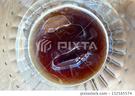 Ice cubes in a glass ashtray. Close-up. 132585574