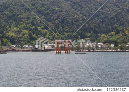 嚴島神社大鳥居,這座漂浮在海上的世界遺產,是世界遺產地。 嚴島神社大鳥居,這座漂浮在海上的世界遺產,是世界遺產地。 132586287