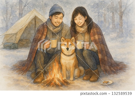 一對日本夫婦和一隻紅色的柴犬在冬季營地的營火旁放鬆休息 一對日本夫婦和一隻紅色的柴犬在冬季營地的營火旁放鬆休息 132589539