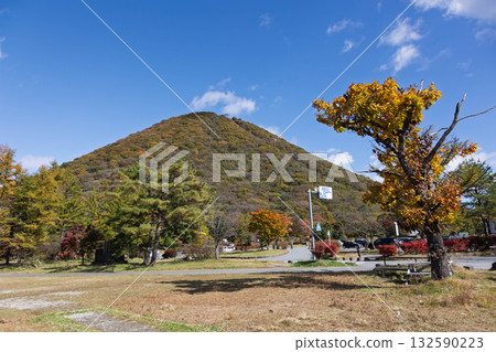 群馬縣秋天的榛名山 132590223