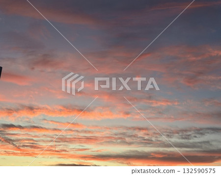 落日的天空 132590575