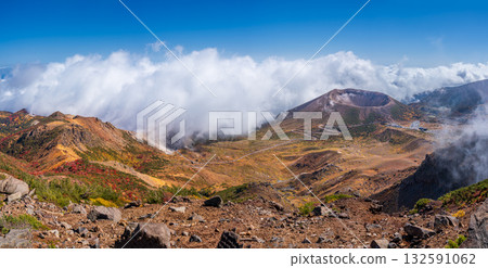 Autumnal color of Azuma Kofuji from the Issaikyo mountain trail Autumnal color of Azuma Kofuji from the Issaikyo mountain trail 132591062