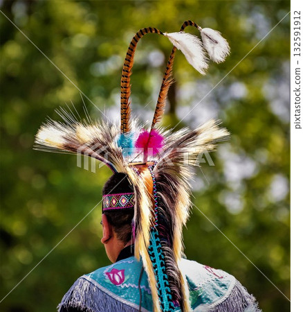 Traditional Native American headdress with feathers 132591912
