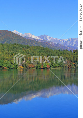 秋天的青木湖和白馬三山 秋天的青木湖和白馬三山 132591932