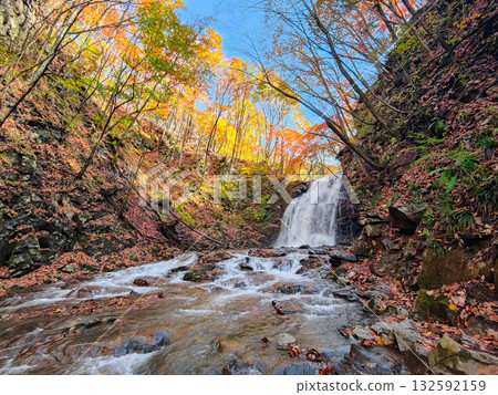 淺間瀑布（秋季） 132592159