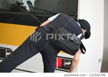 A female conductor getting ready 132592796