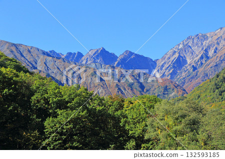 北阿爾卑斯山的秋天 132593185