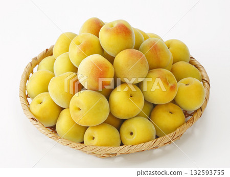 南高梅盛於濾鍋中 132593755