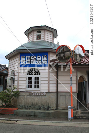 永田水站，位於福岡縣美山市新船古屋溫泉，是一座復古風格的抽水站。 132594197