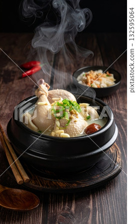 Korean Ginseng Chicken Stew 132595064