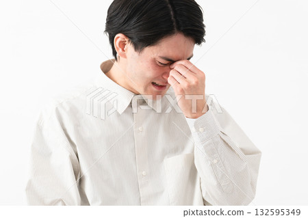 Young man wearing a long-sleeved white shirt Young man wearing a long-sleeved white shirt 132595349