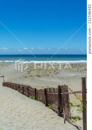 Nakatajima Sand Dunes in midsummer on a scorching hot day Nakatajima Sand Dunes in midsummer on a scorching hot day 132596483