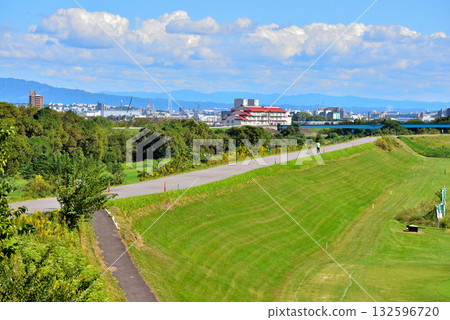 愛知縣：名古屋市莊內川畔的高爾夫球場 132596720