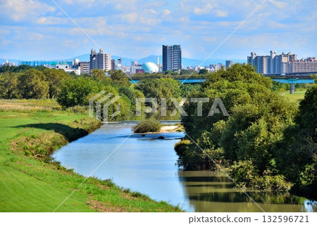 愛知縣：名古屋市莊內川畔的高爾夫球場 132596721