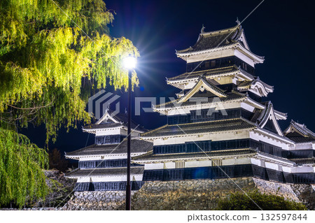 長野縣松本城夜景 132597844