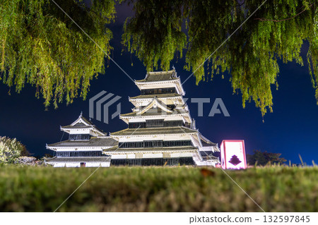 Night view of Matsumoto Castle, Nagano Prefecture Night view of Matsumoto Castle, Nagano Prefecture 132597845