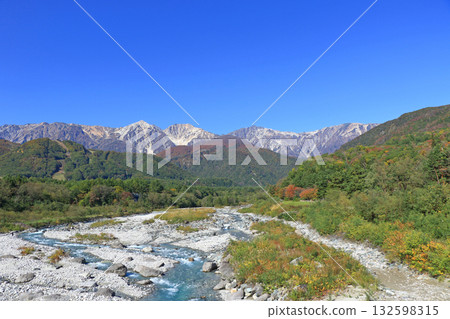 Autumn view of the Northern Alps from Hakuba Bridge 132598315