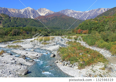 從白馬大橋眺望秋天的北阿爾卑斯山 132598319