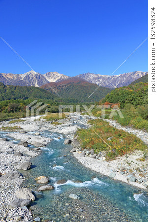 從白馬大橋眺望秋天的北阿爾卑斯山 132598324