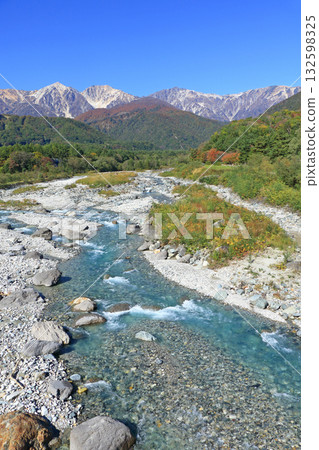 從白馬大橋眺望秋天的北阿爾卑斯山 132598325