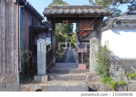 Entrance to Takasugi Shinsaku's birthplace (Hagi City, Yamaguchi Prefecture) Entrance to Takasugi Shinsaku's birthplace (Hagi City, Yamaguchi Prefecture) 132600696