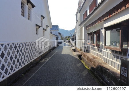 Kikuya Yokocho (Hagi City, Yamaguchi Prefecture) with its beautiful namako walls Kikuya Yokocho (Hagi City, Yamaguchi Prefecture) with its beautiful namako walls 132600697