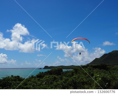 沿海滑翔傘飛行 132600776