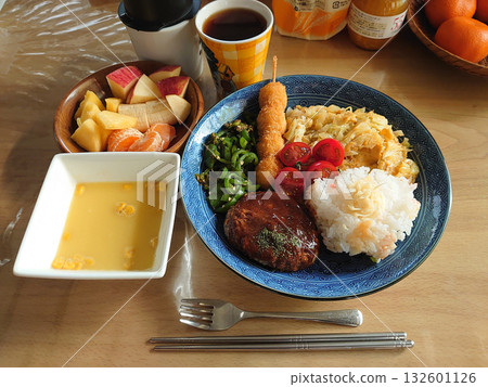 Today's recommended lunch menu: Today's daily lunch ~ Stewed hamburger steak and scrambled egg lunch plate Today's recommended lunch menu: Today's daily lunch ~ Stewed hamburger steak and scrambled egg lunch plate 132601126