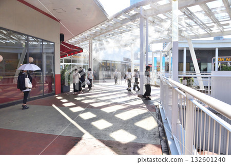 埼玉新都心商業設施的涼爽霧雨 132601240