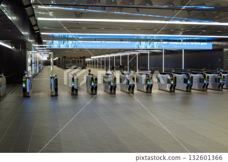 大阪關西世博會閉幕式拆除現場紀錄：夢島站自動檢票閘機空無一人 132601366