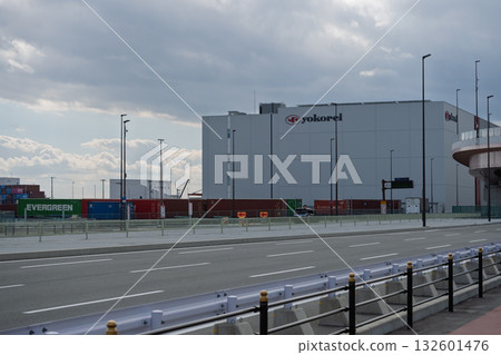 The end of the Osaka Kansai Expo: Records of the demolition work site: Access roads, warehouses and containers The end of the Osaka Kansai Expo: Records of the demolition work site: Access roads, warehouses and containers 132601476