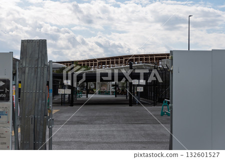 大阪關西世博會拆除現場紀錄，施工車輛大門 132601527