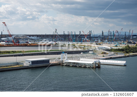 The end of the Osaka-Kansai Expo: Records of the demolition work site Expo boat landing (pull) large roof ring 132601607