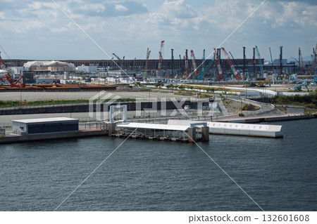 The end of the Osaka-Kansai Expo: Records of the demolition work site - Expo boat landing (from the center) and the large roof ring 132601608