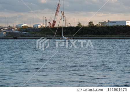 大阪關西世博會閉幕式拆除現場記錄：遊艇和起重機 132601673