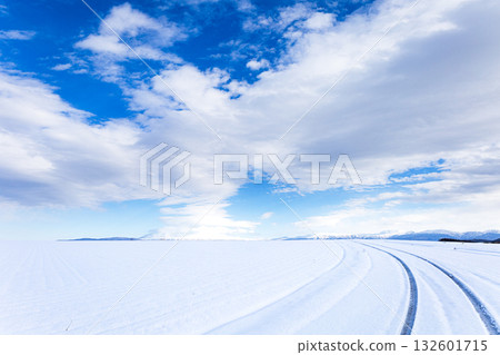 Snow-covered icy roads in Biei, Hokkaido, in winter 132601715