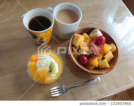 An example of a dessert set that combines mini cupcakes and cut fruit (includes a drink of your choice) An example of a dessert set that combines mini cupcakes and cut fruit (includes a drink of your choice) 132603468
