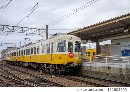 Takamatsu-Kotohira Electric Railway 1200 series (formerly Keikyu 700 series) train (Busshozan Station) Takamatsu-Kotohira Electric Railway 1200 series (formerly Keikyu 700 series) train (Busshozan Station) 132603693