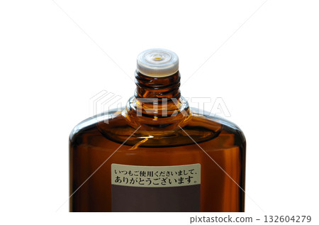 瓶子頂部的螺旋蓋已打開的生髮產品 瓶子頂部的螺旋蓋已打開的生髮產品 132604279