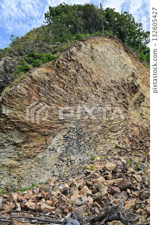 Collapsed columnar joints at Kotogahama 132605427
