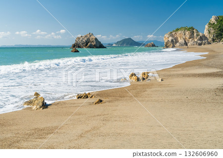 Aichi Prefecture: Coastline of Hinode Stone Gate and Cape Irago Beach 132606960
