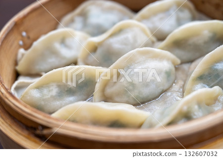 Dumplings, boiled dumplings, steamed dumplings, fresh, handmade. 蒸し饺子 (mushigyoza) 132607032