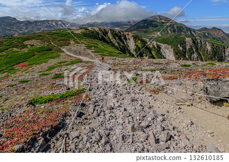 Mount Kurodake in the Daisetsuzan Mountains - A hiking trail under the autumn sky 132610185