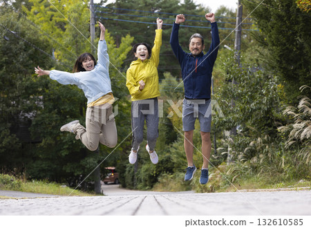 Running family 132610585